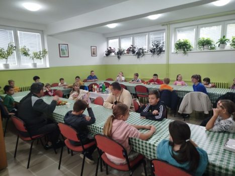 Topli susret učenika i korisnika Doma